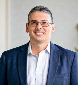 Portrait photo of Roy Seroussi